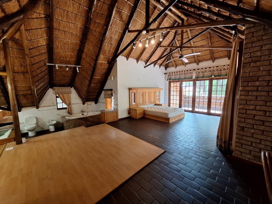 5 Bedroom Property for Sale in Mooivallei Park North West